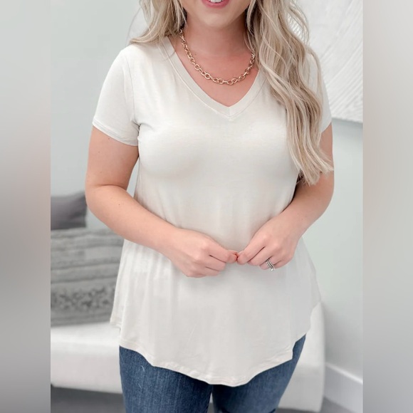 * NEW* with tag Basic V-Neck Tee in Sand (size: Small) - Picture 1 of 3